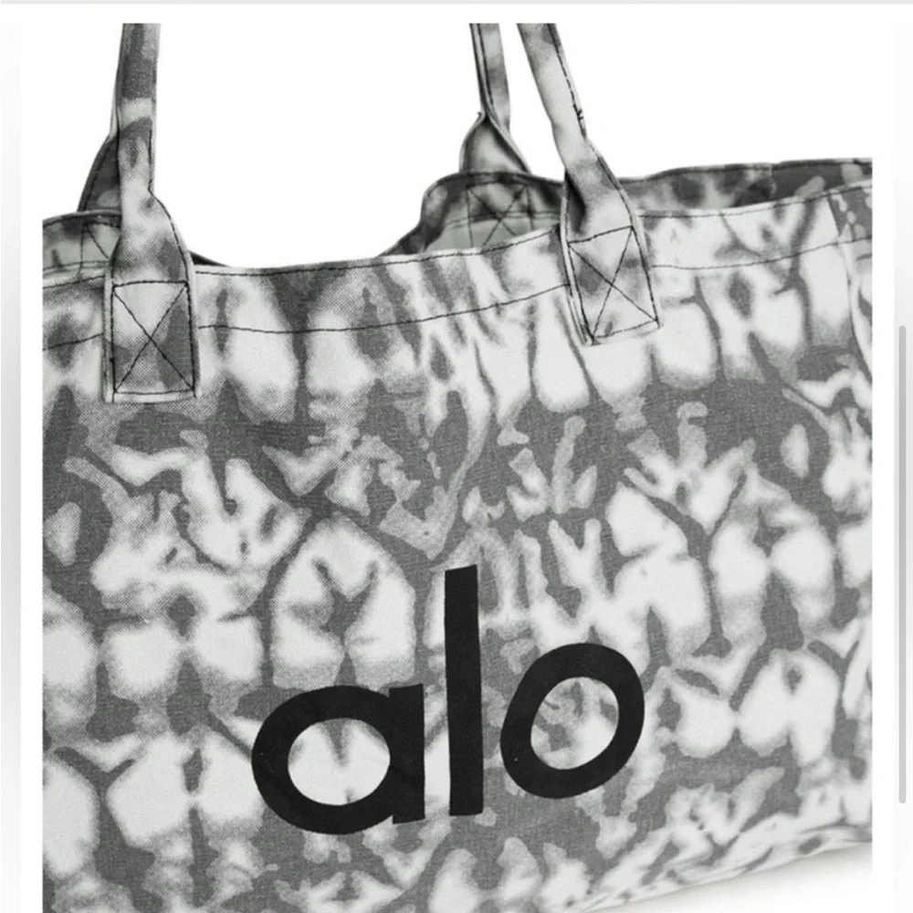ALO | Yoga Large Tote Bag| NWT - Picture 3 of 7